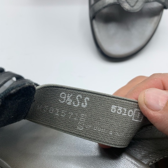 4/$20- Munro Grey Sandals - Picture 7 of 8